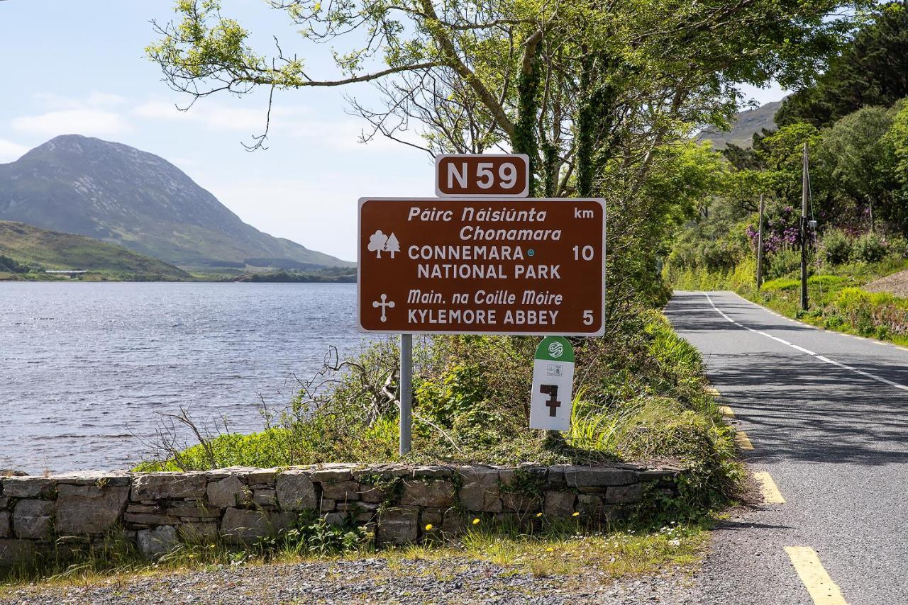 Kylemore House Boutique Apartments - Connemara Suite Exteriör bild